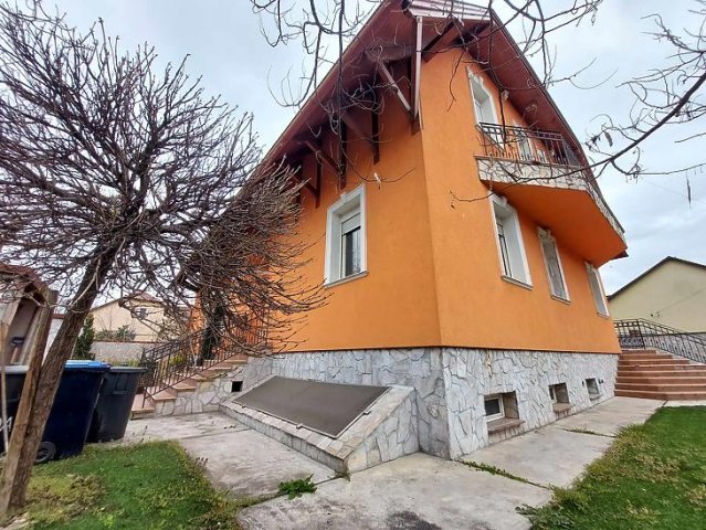 Eladó családi ház, Budapesten, XV. kerületben 125.9 M Ft