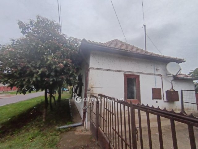 Eladó családi ház, Kenderesen 10 M Ft, 2 szobás