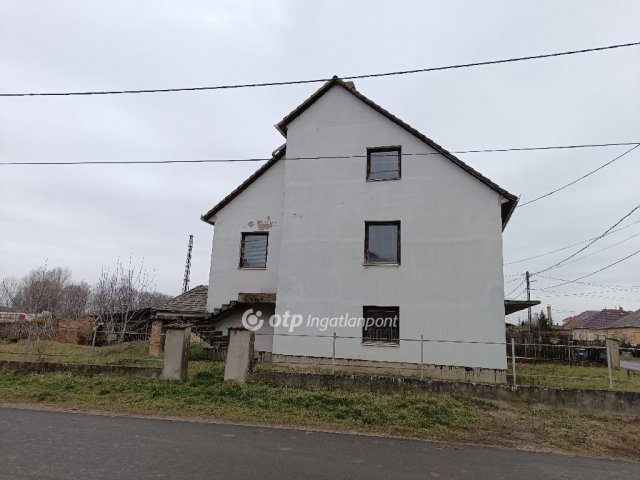 Eladó családi ház, Tiszavasváriban 16.5 M Ft, 4 szobás