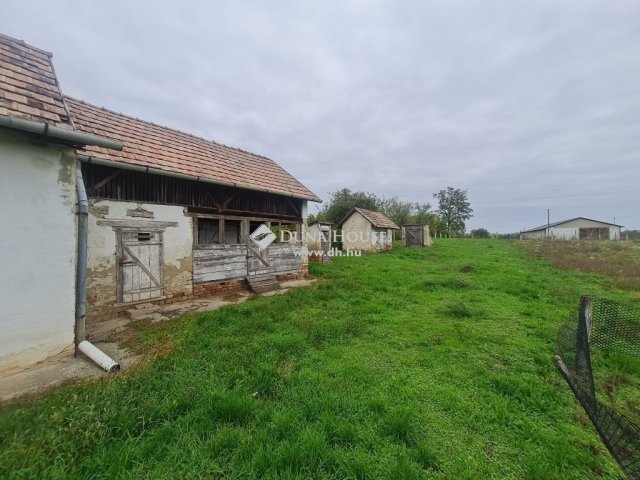 Eladó családi ház, Zicsen 15 M Ft, 4 szobás