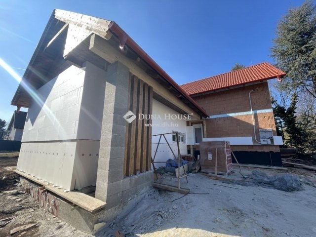 Eladó családi ház, Nagykovácsiban 238.9 M Ft, 5 szobás