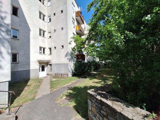 Eladó téglalakás, Győrött 41.99 M Ft, 2 szobás