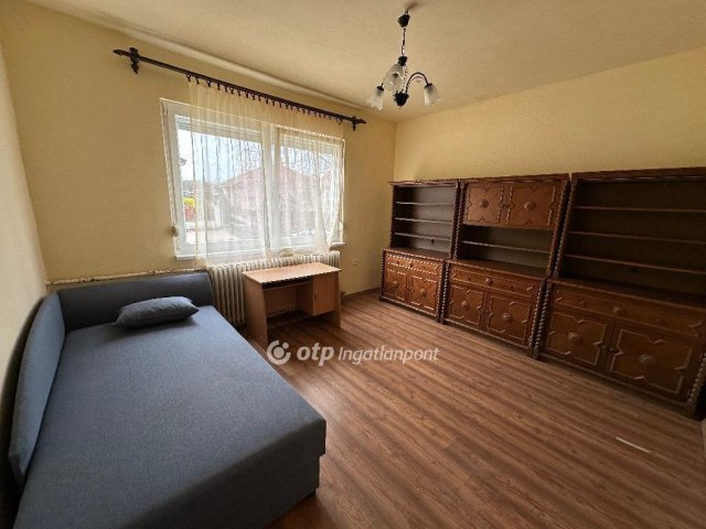 Eladó családi ház, Nyíregyházán 40 M Ft, 2 szobás