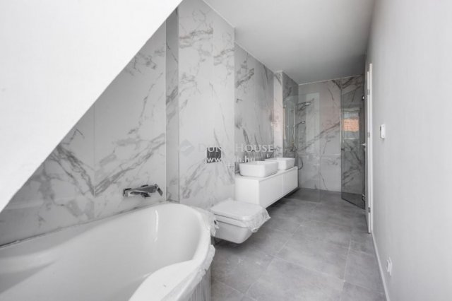Eladó téglalakás, Budapesten, VI. kerületben 383.8 M Ft