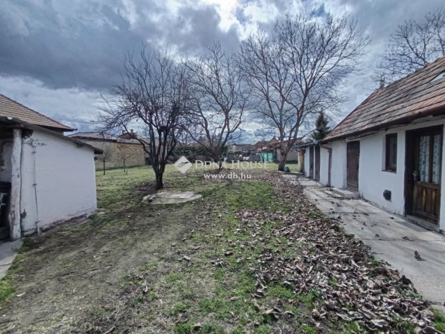 Eladó családi ház, Cegléden 35.9 M Ft, 4 szobás