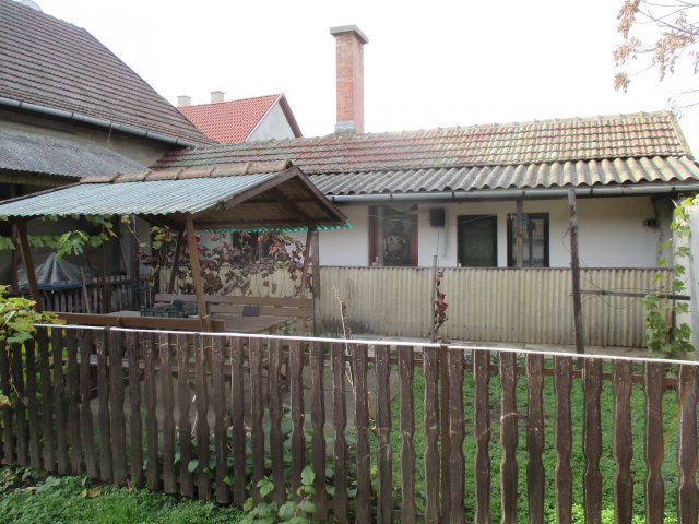 Eladó családi ház, Csanádapácán 18 M Ft, 3 szobás