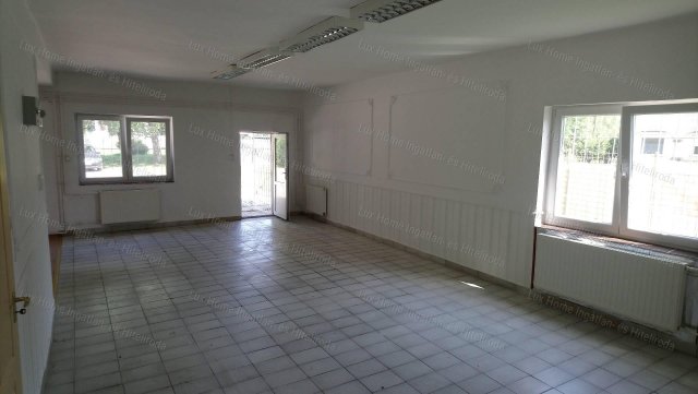 Kiadó üzlethelyiség, Komáromban 180 E Ft / hó, 2 szobás