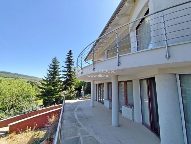 Eladó családi ház, Telkin 260 M Ft, 5 szobás