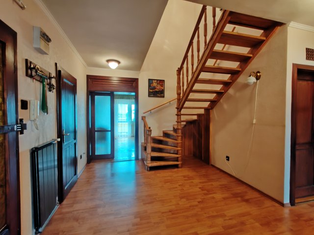 Eladó téglalakás, Szolnokon 80 M Ft, 5 szobás