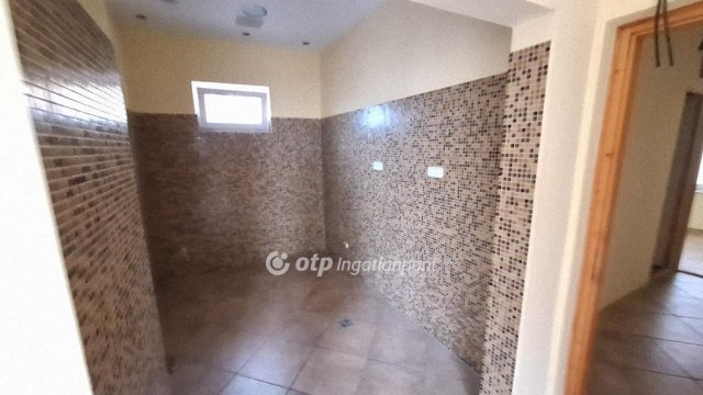 Eladó családi ház, Siófokon 159.9 M Ft, 7 szobás