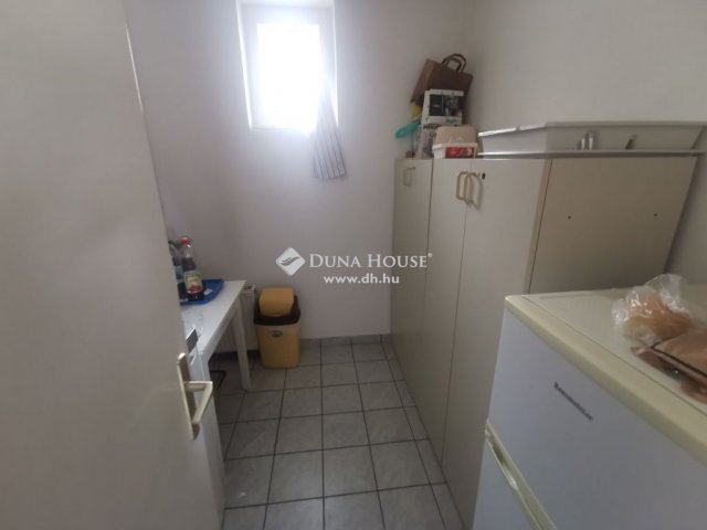 Eladó ipari ingatlan, Vecsésen 269.9 M Ft / költözzbe.hu