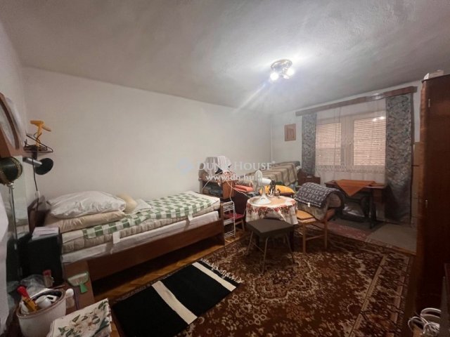 Eladó családi ház, Pécsett 73 M Ft, 6 szobás