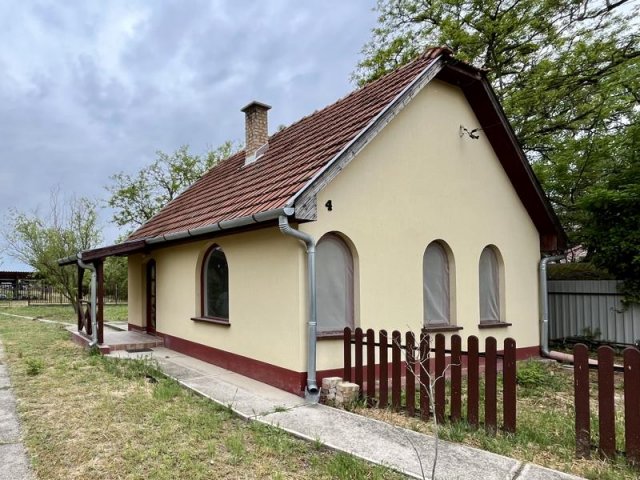 Eladó családi ház, Tápiószentmártonon 17.5 M Ft, 1 szobás