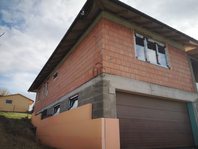 Eladó családi ház, Mogyoródon 250 M Ft, 6 szobás