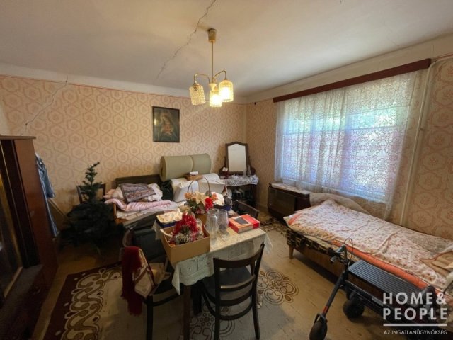 Eladó családi ház, Kisteleken 25.5 M Ft, 2 szobás