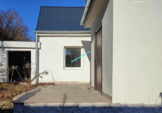 Eladó családi ház, Ózdon 28.3 M Ft, 3 szobás