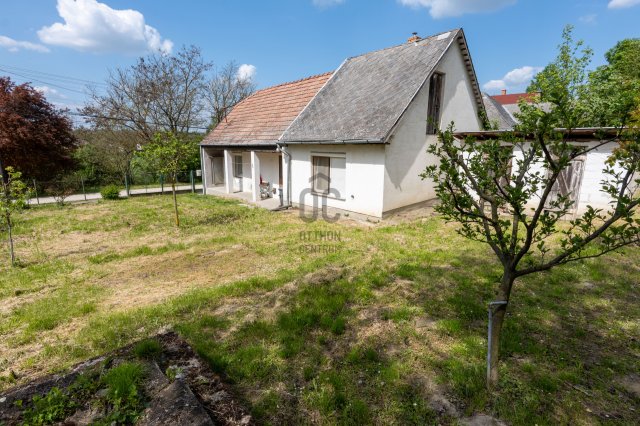 Eladó családi ház, Gyúrón 27.9 M Ft, 2 szobás