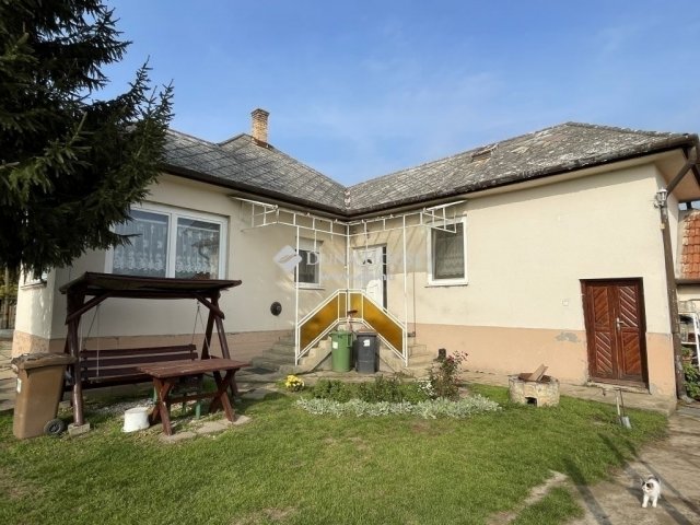 Eladó családi ház, Zsámbokon 46 M Ft, 2 szobás