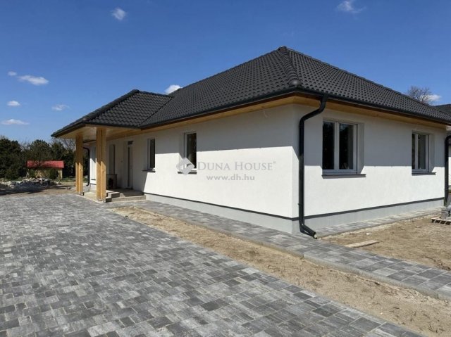 Eladó családi ház, Hernádon 85 M Ft, 5 szobás