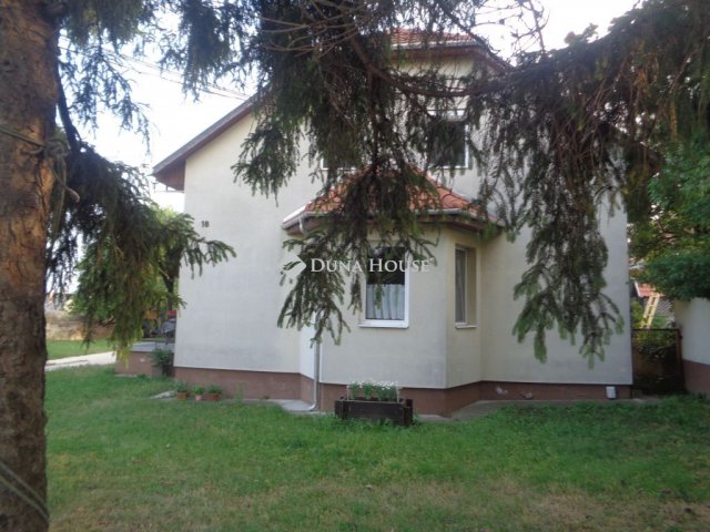 Eladó ikerház, Csákváron 64.5 M Ft, 4 szobás