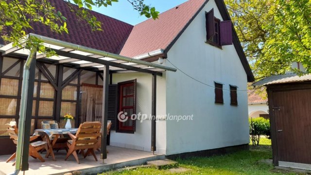 Eladó családi ház, Balatonfőkajáron 39.9 M Ft, 1+4 szobás