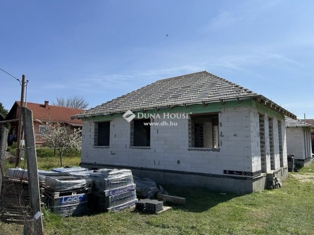 Eladó ikerház, Dabason 74 M Ft, 4 szobás / költözzbe.hu