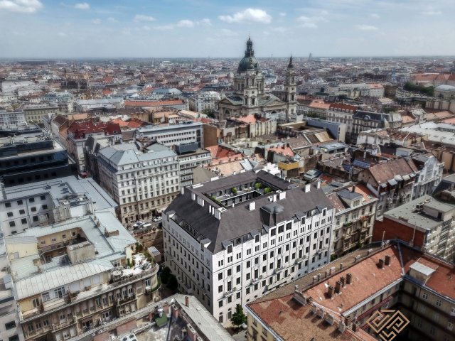 Eladó téglalakás, Budapesten, V. kerületben, Október 6. utcában