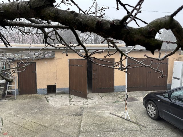 Eladó családi ház, Várpalotán 48 M Ft, 2 szobás