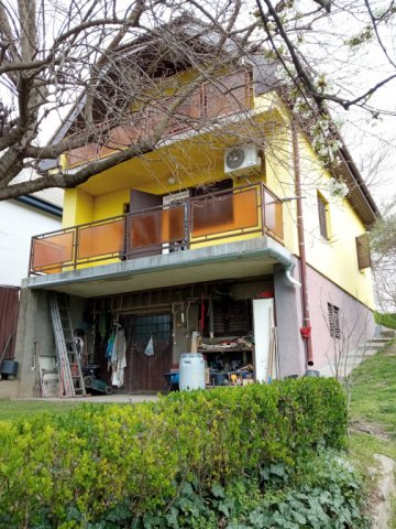 Eladó családi ház, Csömörön 103 M Ft, 3 szobás