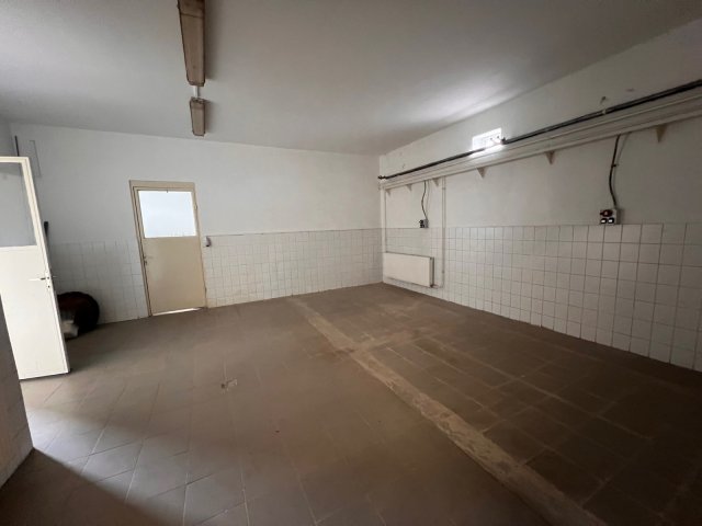 Kiadó ipari ingatlan, Nyíregyházán 190 E Ft / hó
