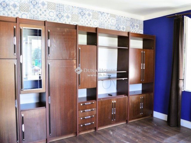 Eladó családi ház, Tinnyén 47.6 M Ft, 2 szobás