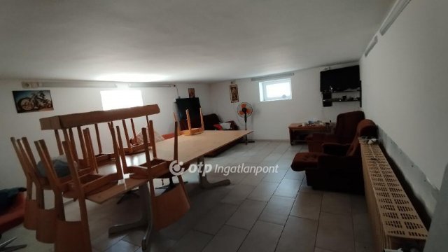 Eladó családi ház, Jászberényben 64 M Ft, 3+7 szobás