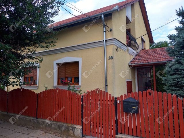 Eladó családi ház, Dombóváron 46.5 M Ft, 6 szobás