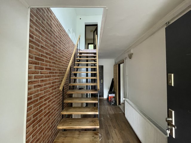 Eladó családi ház, Lábatlanon 35 M Ft, 5 szobás