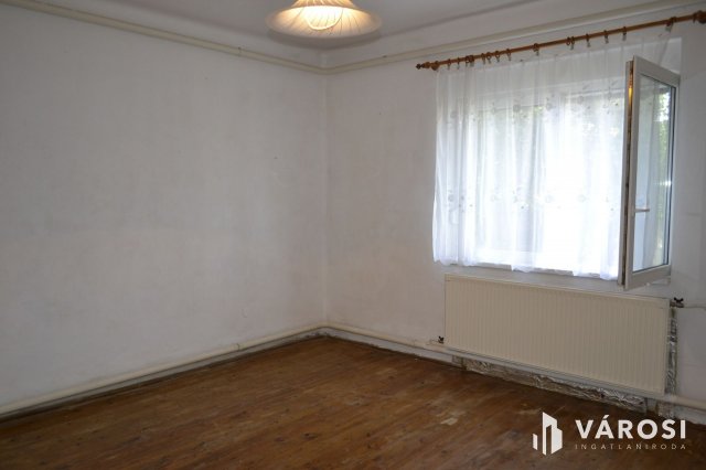 Eladó családi ház, Veszprémben 75 M Ft, 5 szobás