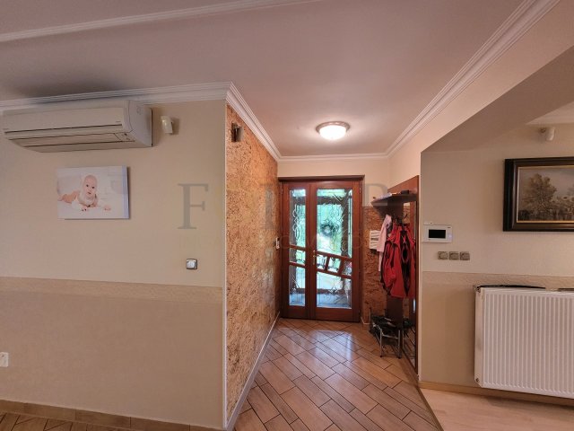 Eladó családi ház, Dányon 149.9 M Ft, 7 szobás