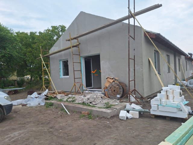 Eladó ikerház, Kiskunlacházán 70 M Ft, 4 szobás