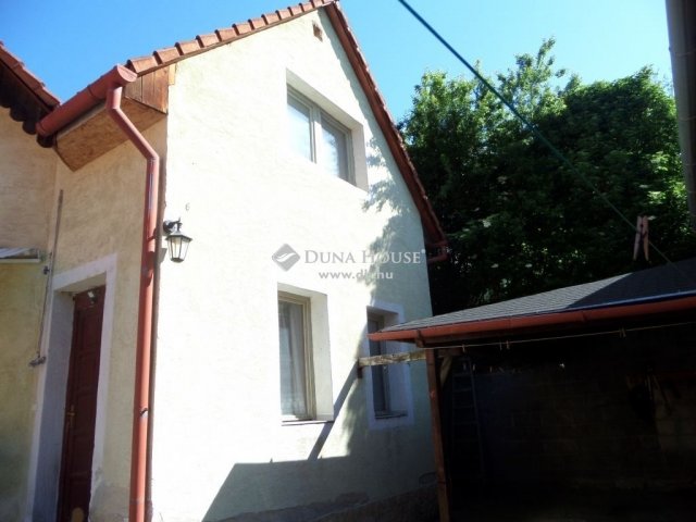 Eladó családi ház, Pécsett 85 M Ft, 4 szobás