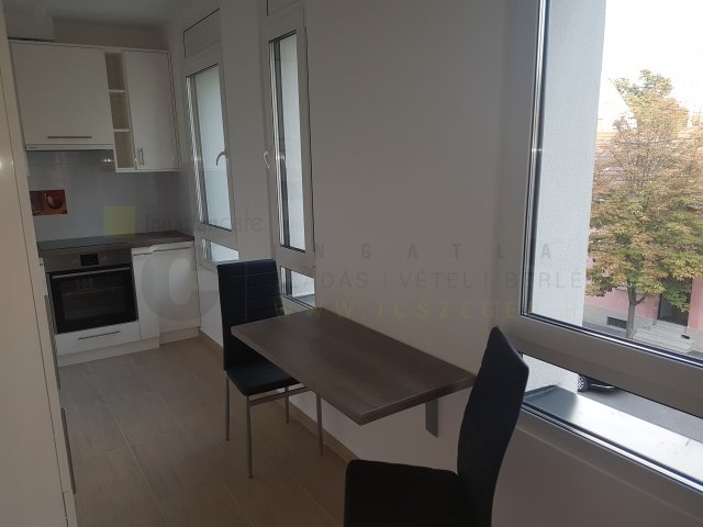 Kiadó téglalakás, albérlet, Szegeden 240 E Ft / hó, 1+1 szobás