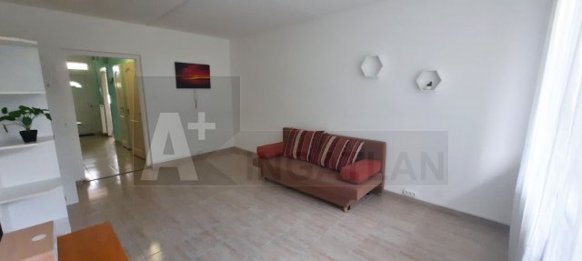 Eladó panellakás, Szegeden 38.9 M Ft, 1 szobás
