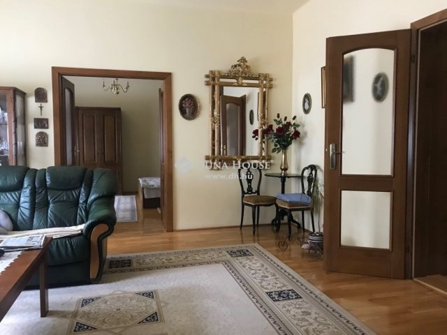 Eladó ikerház, Szentendrén 93.9 M Ft, 5 szobás
