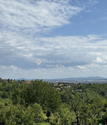Eladó családi ház, Pécsett 39.9 M Ft, 2 szobás