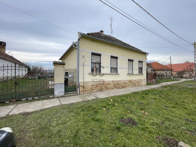 Eladó családi ház, Sárszentlőrincen 14.5 M Ft, 3 szobás
