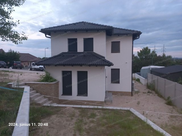 Eladó családi ház, Tatabányán 85 M Ft, 5 szobás