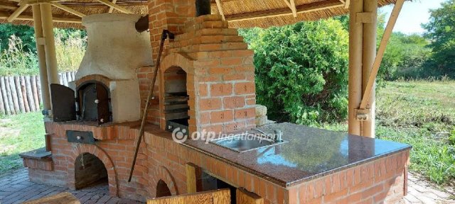 Eladó mezogazdasagi ingatlan, Garén 111.1 M Ft