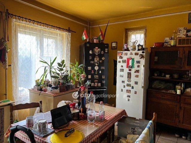Eladó családi ház, Dombrádon 12.8 M Ft, 2 szobás