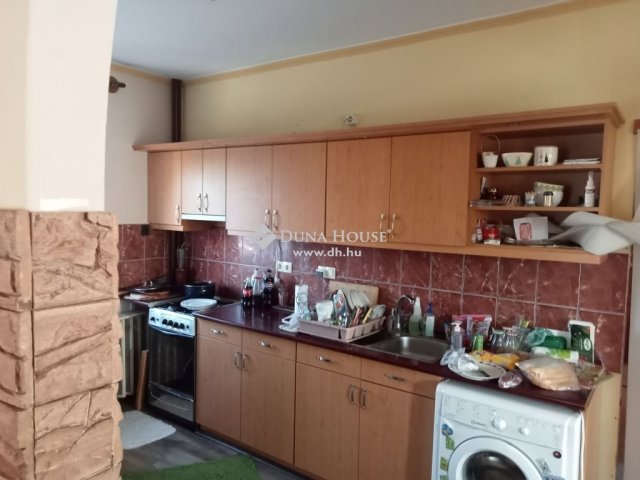Eladó családi ház, Debrecenben 90 M Ft, 6 szobás