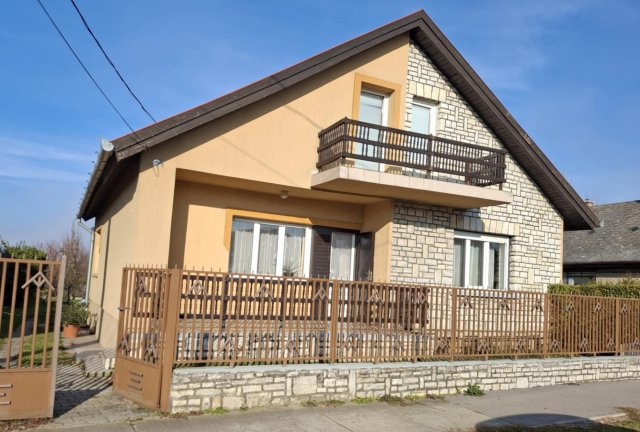 Eladó családi ház, Papkeszin 59.9 M Ft, 4 szobás