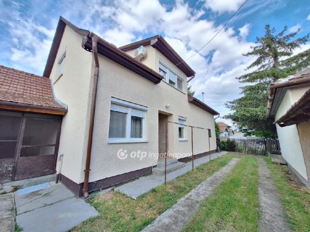 Eladó családi ház, Szeghalmon 38 M Ft, 4+1 szobás