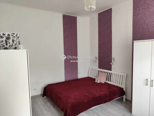 Eladó családi ház, Budapesten, XV. kerületben 50 M Ft, 2 szobás